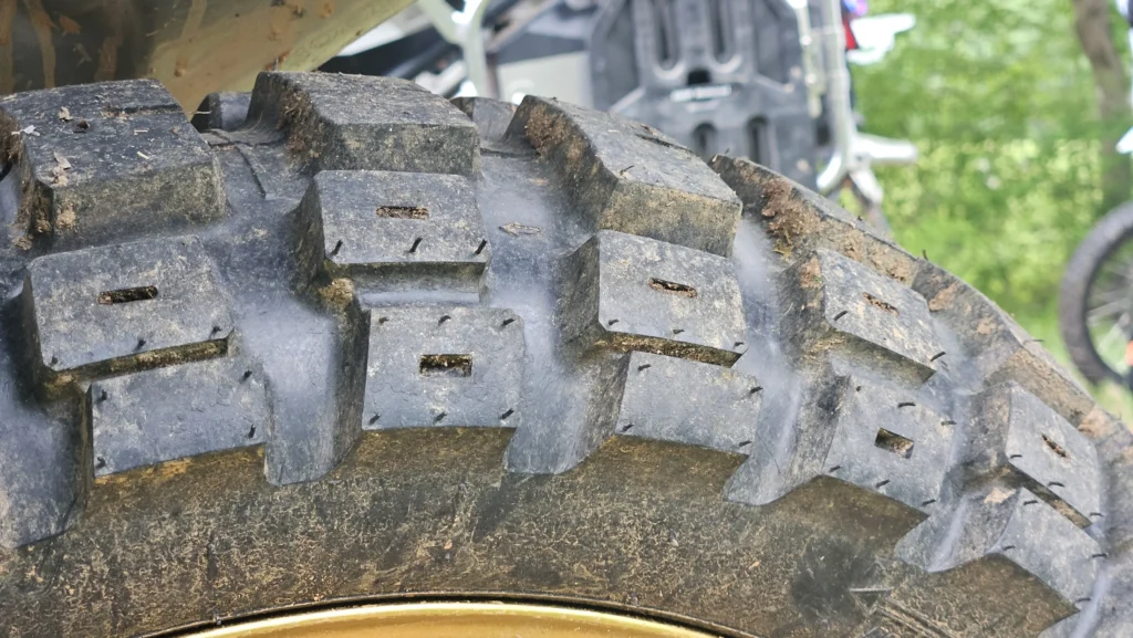 Motoz Tractionator tire
